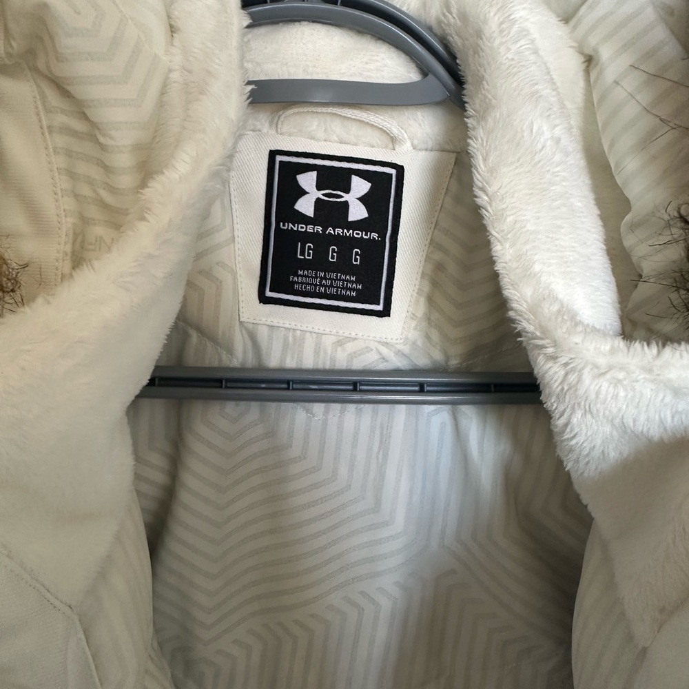 Under Armour Women's White Ski Jacket with Fur Hood - Picture 3 of 5